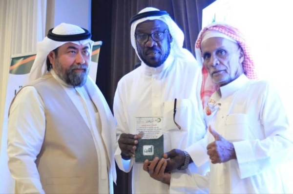 رابطة هواة كرة القدم بمكة تكر م رئيس تحرير شاهد الآن محمد برناوي رابطة هواة كرة القدم بمكة تكر م رئيس تحرير شاهد الآن محمد برناوي