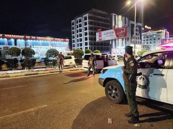 أمن عدن يطيح بالرئيس السابق لاتحاد الجمعيات السكنية على ذمة قضايا فساد ونصب أمن عدن يطيح بالرئيس السابق لاتحاد الجمعيات السكنية على ذمة قضايا فساد ونصب