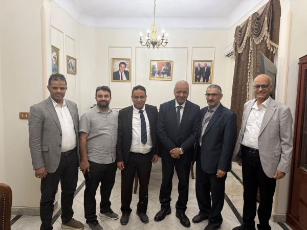 الاتحاد العالمي للمهاجرين اليمنيين يكر م النائب مصطفى بكري تقدير ا لمواقفه الداعمة لقضايا اليمنيين في مصر الاتحاد العالمي للمهاجرين اليمنيين يكر م النائب مصطفى بكري تقدير ا لمواقفه الداعمة لقضايا اليمنيين في مصر