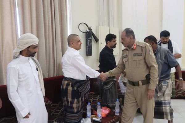 اللواء الركن أحمد البصر يقدم واجب العزاء لأسرة الفقيد عيدروس صالح العيسي بعدن اللواء الركن أحمد البصر يقدم واجب العزاء لأسرة الفقيد عيدروس صالح العيسي بعدن