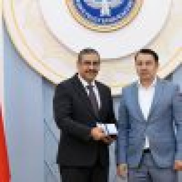 قيرغيزيا تمنح الندوة العالمية وسام البرلمان تقدير ا لجهودها الإنسانية والتنموية
