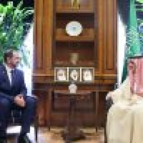 وزير الدولة للشؤون الخارجية يستقبل سفير إيرلندا لدى المملكة