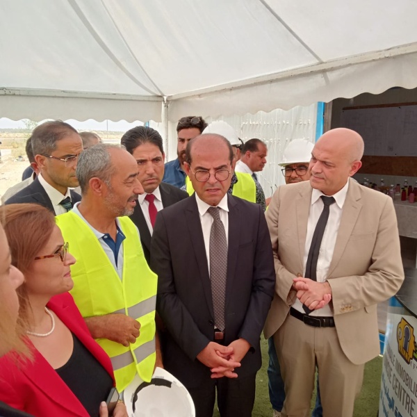 القيروان وزير التجهيز يعطي إشارة انطلاق مشروع المنار 2 السكني بكلفة تفوق 7 ملايين دينار