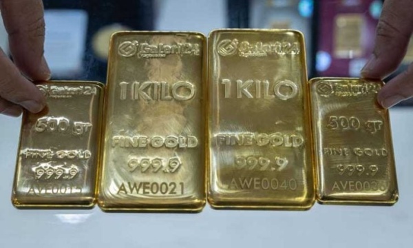 الذهب يرتفع مع تراجع النفط بعد أن أرجأ ترامب شن هجوم على إيران الذهب يرتفع مع تراجع النفط بعد أن أرجأ ترامب شن هجوم على إيران