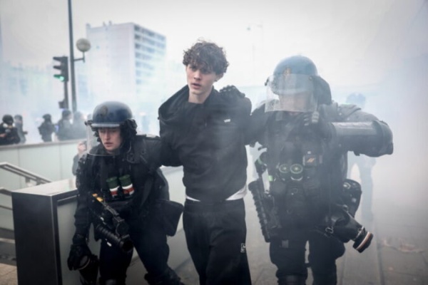 فرنسا توقيف 1314 شخصا وإصابة 53 شرطيا خلال احتجاجات ضد غلاء المعيشة فرنسا توقيف 1314 شخصا وإصابة 53 شرطيا خلال احتجاجات ضد غلاء المعيشة