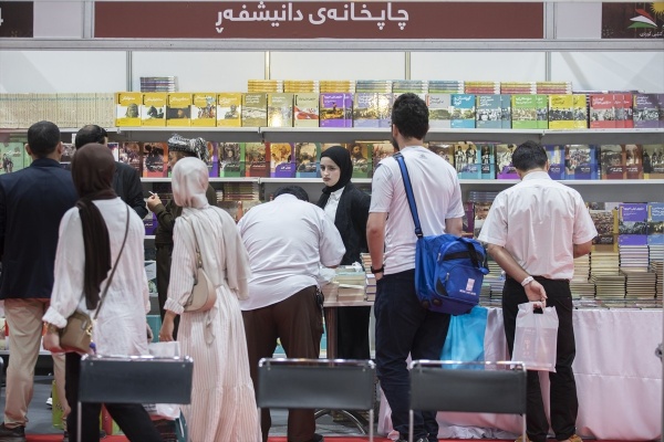 مشرف معرض الكتاب الكوردي في أربيل بيع أكثر من 37 ألف كتاب كوردي خلال ثلاثة أيام مشرف معرض الكتاب الكوردي في أربيل بيع أكثر من 37 ألف كتاب كوردي خلال ثلاثة أيام