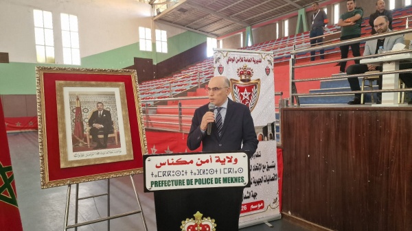 والي أمن مكناس يترأس الإقصائيات الجهوية للبطولة الوطنية للشرطة لكرة القدم داخل القاعة