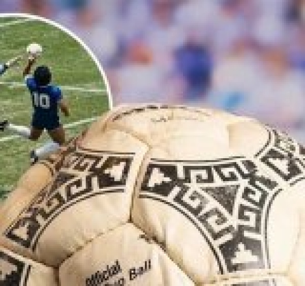 بـ 3 4 مليون دولار بيع كرة هدف مارادونا الشهير بـ اليد