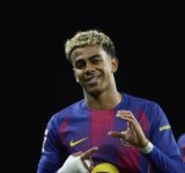 لامين يامال يحقق رقما قياسيا مميزا لامين يامال يحقق رقما قياسيا مميزا