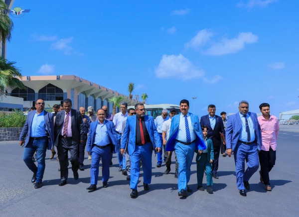 وكيل هيئة الطيران المدني يتفقد سير العمل في مطار عدن الدولي ويبحث تطوير الأداء التشغيلي وكيل هيئة الطيران المدني يتفقد سير العمل في مطار عدن الدولي ويبحث تطوير الأداء التشغيلي
