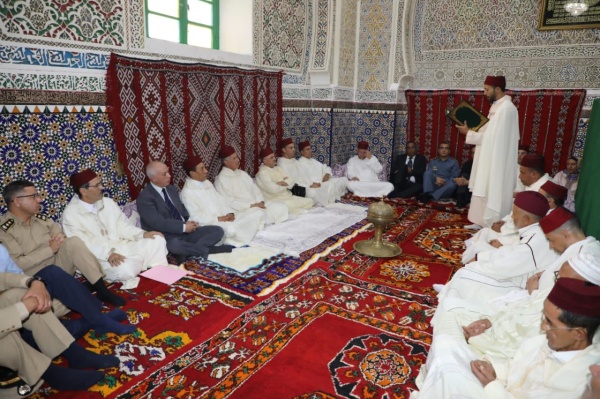 إقليم خنيفرة تسليم هبة ملكية لشرفاء ومريدي ضريح مولاي بوعزة