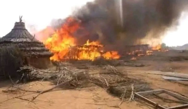نيران كثيفة تتسبب في خسائر مادية جسيمة