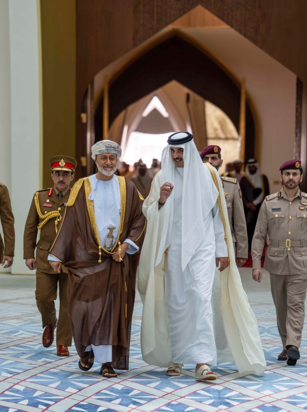 جلالة الس لطان يقوم بزيارة أخوي ة لأمير قطر