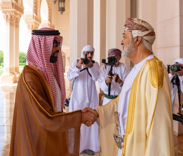 جلالة السلطان يستقبل نائب حاكم أبوظبي ويبحثان تطورات المنطقة جلالة السلطان يستقبل نائب حاكم أبوظبي ويبحثان تطورات المنطقة