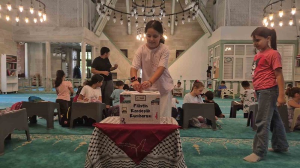 طلاب دورات القرآن الصيفية في تكيرداغ يتبرعون بمدخراتهم لأطفال فلسطين طلاب دورات القرآن الصيفية في تكيرداغ يتبرعون بمدخراتهم لأطفال فلسطين