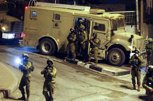 العدو الإسرائيلي يجدد أوامر اعتقال إداري لـ31 فلسطينيا من الضفة العدو الإسرائيلي يجدد أوامر اعتقال إداري لـ31 فلسطينيا من الضفة