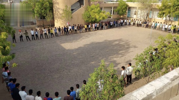 القطاع التربوي في باجل ينظم وقفات تنديدا باستهداف العدو السعودي لمطار صنعاء القطاع التربوي في باجل ينظم وقفات تنديدا باستهداف العدو السعودي لمطار صنعاء