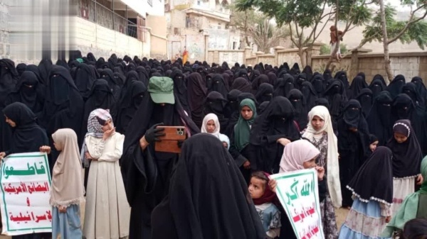 وقفات نسائية في حجة تأييدا لمعادلة الحصار بالحصار وتنديدا بالعدوان على العراق