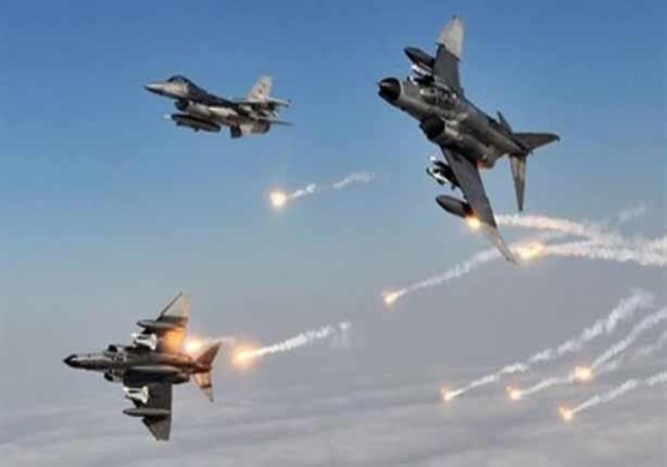 طيران العدو السعودي يشن أربع غارات على مطار صنعاء طيران العدو السعودي يشن أربع غارات على مطار صنعاء