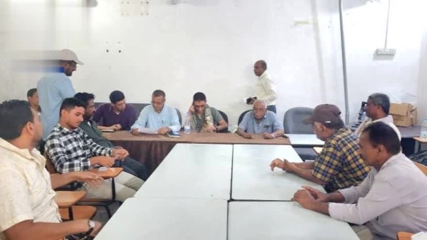 اجتماع لمناقشة احتياجات المرافق الصحية وتطوير مستوى الخدمات في الخوخة اجتماع لمناقشة احتياجات المرافق الصحية وتطوير مستوى الخدمات في الخوخة
