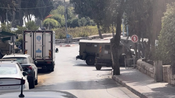 إصابة فلسطينيي ن أحدهما خطيرة وحالات اختناق خلال اقتحام العدو الإسرائيلي المستمر لرام الله