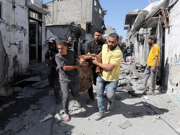استشهاد فلسطيني وإصابة 5 آخرين جراء قصف العدو الإسرائيلي نقطة شرطة في مواصي رفح جنوب قطاع غزة