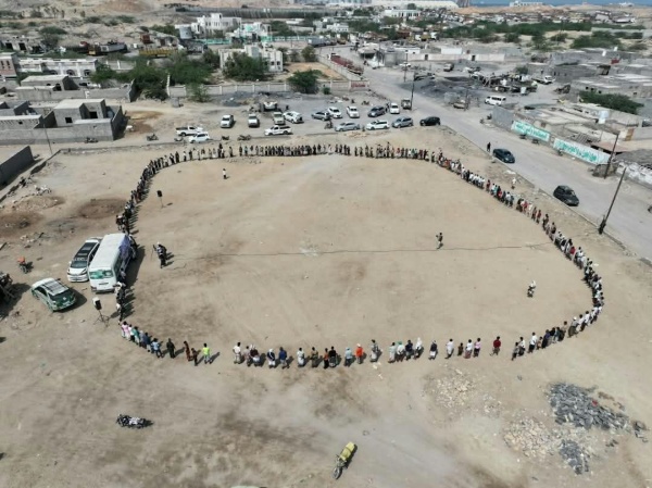 وقفة مسلحة في الصليف بالحديدة إعلانا للجهوزية لمواجهة العدو السعودي