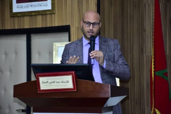 باحث الترحال الانتخابي يفرغ التمثيلية من مضمونها ويضعف البرلمان