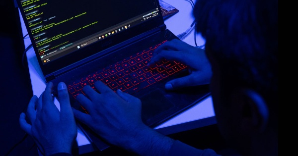 الذكاء الخارق الترامبي خدعة التدقيق وهستيريا الهيمنة التقنية