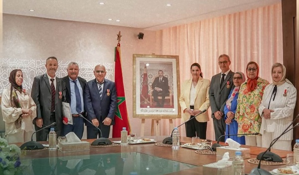 المنصوري تشرف على حفل توزيع الأوسمة الملكية على موظفات وموظفي وزارة إعداد التراب الوطني المنصوري تشرف على حفل توزيع الأوسمة الملكية على موظفات وموظفي وزارة إعداد التراب الوطني
