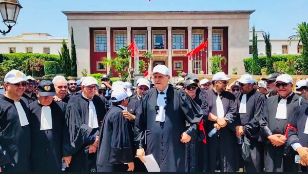 اعداد مذكرة بأوجه الخروق الدستورية وجوبي وليس اختياري وعلى الجمعية والهيئات الانكباب على ذلك ما حك جلدك مثل ظفرك اعداد مذكرة بأوجه الخروق الدستورية وجوبي وليس اختياري وعلى الجمعية والهيئات الانكباب على ذلك ما حك جلدك مثل ظفرك