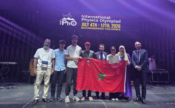 المغرب يحصد ميدالية فضية وتنويها شرفيا في الأولمبياد الدولية للفيزياء 2026 المغرب يحصد ميدالية فضية وتنويها شرفيا في الأولمبياد الدولية للفيزياء 2026