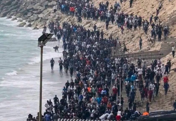 فجأة قرروا الهروب الجماعي وركوب مغامرة الهجرة والعبور في رحلة كابوس الموت و الحقيقة