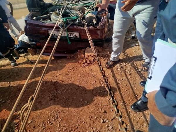 سقوط سيارة في قناة مائية قرب قنطرة أيت سري بتيموليلت ينهي حياة سائق سقوط سيارة في قناة مائية قرب قنطرة أيت سري بتيموليلت ينهي حياة سائق