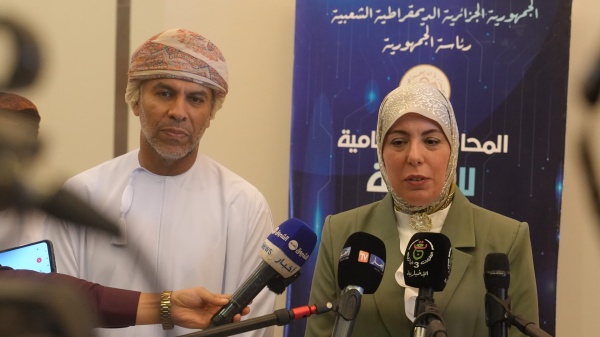 سلطنة ع مان والجزائر تبحثان تعزيز التعاون في الاتصالات والتحول الرقمي