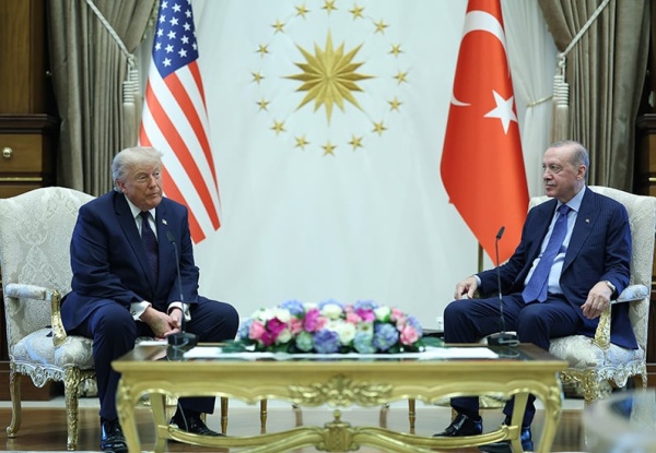 محلل إسرائيلي تقارب ترامب وأردوغان يهدد التفوق الاستراتيجي لإسرائيل محلل إسرائيلي تقارب ترامب وأردوغان يهدد التفوق الاستراتيجي لإسرائيل