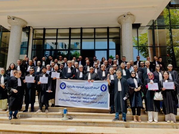 محامو تطوان مستمرون في التوقف الشامل عن العمل بعد قرار المحكمة الدستورية محامو تطوان مستمرون في التوقف الشامل عن العمل بعد قرار المحكمة الدستورية