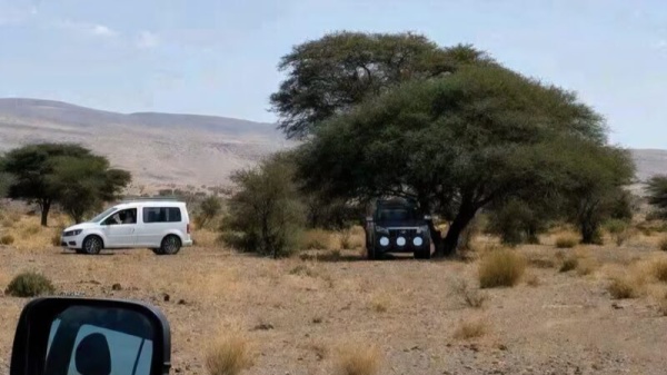 صائدو النيازك يحجون إلى فيافي تنغير أملا في العثور على شظايا نيزكية نادرة صائدو النيازك يحجون إلى فيافي تنغير أملا في العثور على شظايا نيزكية نادرة