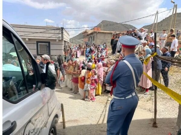 فاجعة بتونفيت أب ينهي حياة زوجته وابنته ويضع حدا لحياته في ظروف مأساوية فاجعة بتونفيت أب ينهي حياة زوجته وابنته ويضع حدا لحياته في ظروف مأساوية
