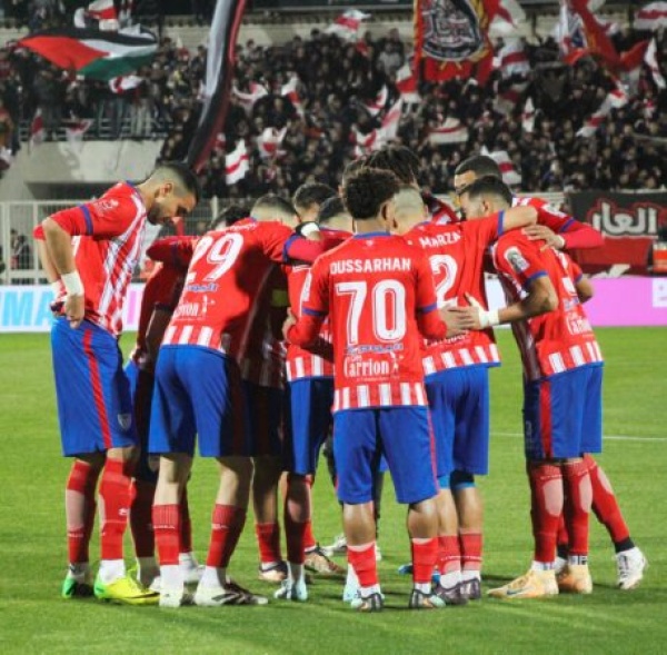 المغرب التطواني يسوي 4 نزاعات لدى فيفا ويترقب رفع المنع