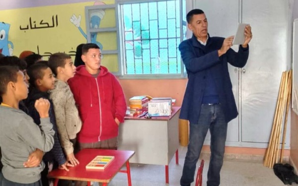 أستاذ مغربي يفوز بالجائزة القارية الأولى للاتحاد الإفريقي للمدرسين لسنة 2026