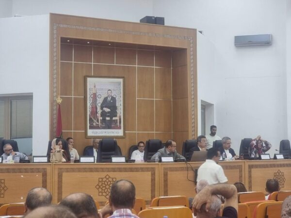 تباين بين الأغلبية والمعارضة حول شروط الاستغلال بجماعة فاس