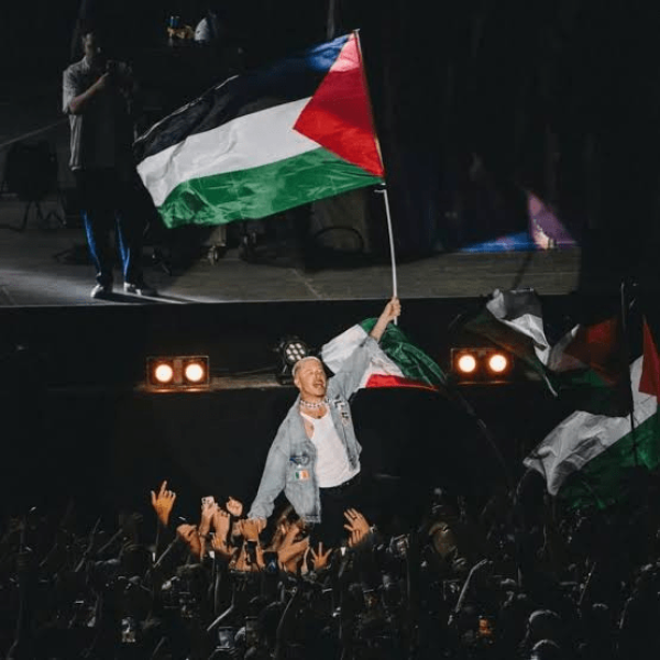 مشاهير عالميون يتضامنون مع غزة صوت فلسطين على مسارح العالم مشاهير عالميون يتضامنون مع غزة صوت فلسطين على مسارح العالم