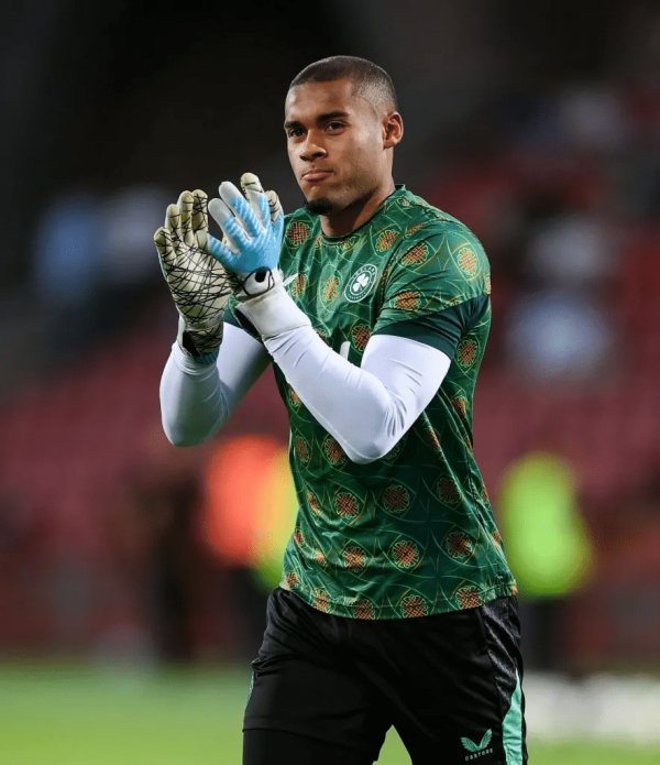 حارس أيرلندا يرفض مواجهة إسرائيل من هو غافين بازونو