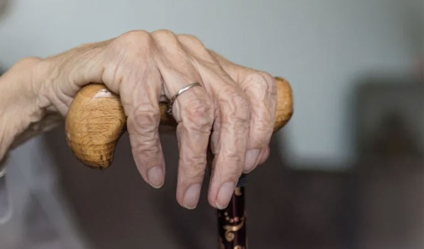 أكثر من 100 ألف شخص في هذه الدولة تجاوزوا سن المئة عام أكثر من 100 ألف شخص في هذه الدولة تجاوزوا سن المئة عام