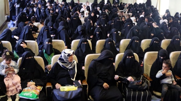 الهيئة النسائية بإب تحيي ذكرى يوم الولاية وتسير قافلة مالية للمرابطين