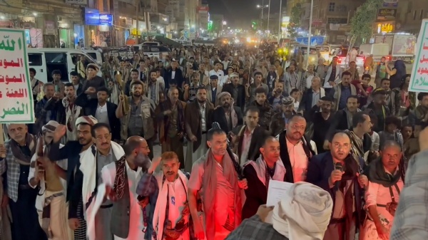 إب مسيرات حاشدة في ذي السفال ويربم والسدة والعدين تنديدا بالعدوان السعودي على مطار صنعاء