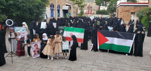 إب مسيرة نسائية بمركز المحافظة ووقفة في القفر تحت عنوان التحذير والنفير إب مسيرة نسائية بمركز المحافظة ووقفة في القفر تحت عنوان التحذير والنفير