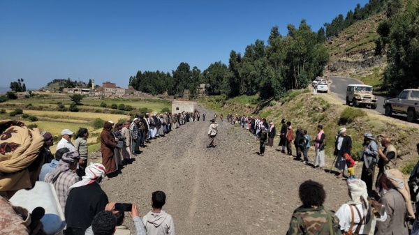 إب وقفة قبلية في عزلة المنار ببعدان تأكيدا على الجهوزية والوقوف معه القوات المسلحة إب وقفة قبلية في عزلة المنار ببعدان تأكيدا على الجهوزية والوقوف معه القوات المسلحة