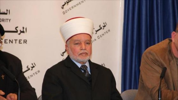قوات الاحتلال تعتقل المفتي العام الشيخ محمد حسين قوات الاحتلال تعتقل المفتي العام الشيخ محمد حسين